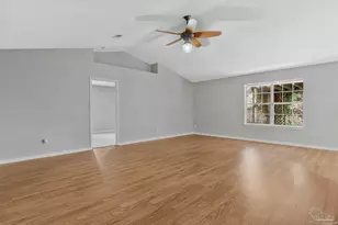 1028 Great Oaks Dr, Gulf Breeze, FL 32563 - Photo 2