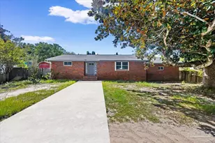 1695 Beechwood Dr, Gulf Breeze, FL 32563 - Photo 1