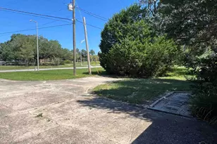 2135 Summit Blvd, Pensacola, FL 32503 - Photo 2
