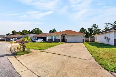 2370 Duncan Ridge Dr, Navarre, FL 32566 - Photo 2