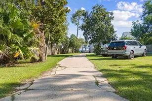 5469 Soundside Dr, Gulf Breeze, FL 32563 - Photo 52
