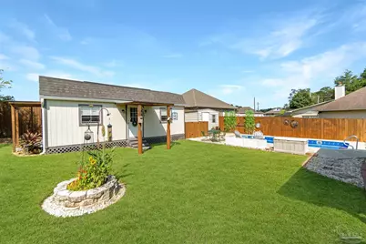 3312 Holt Cir, Pensacola, FL 32526 - Photo 2