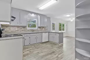 5409 Pond View Dr, Milton, FL 32570 - Photo 16