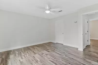 5409 Pond View Dr, Milton, FL 32570 - Photo 16