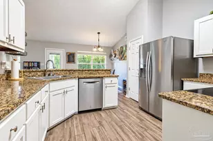 2410 Ennis Ct, Navarre, FL 32566 - Photo 8