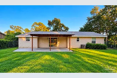 4201 Queens Ct, Pace, FL 32571 - Photo 2