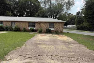 6401 Kennington Cir, Milton, FL 32570 - Photo 2