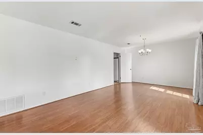 6425 Mariana Dr, Pensacola, FL 32504 - Photo 6