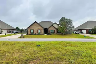 937 Aberdeen Dr, Cantonment, FL 32533 - Photo 1