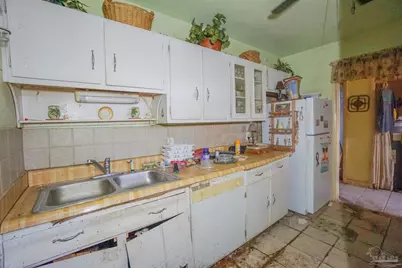 3495 Seabreeze Dr, Pensacola, FL 32503 - Photo 20