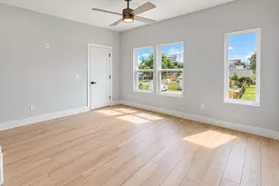 410 W Wright St, Pensacola, FL 32501 - Photo 12