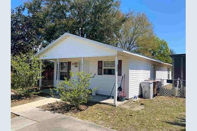 1938 America Ave, Gulf Breeze, FL 32563 - Photo 1