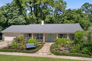 1370 Sanibel Ln, Gulf Breeze, FL 32563 - Photo 1