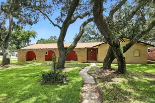 207 Nandina Rd, Gulf Breeze, FL 32561 - Photo 1