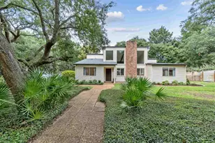 2524 E Bayshore Rd, Gulf Breeze, FL 32563 - Photo 1