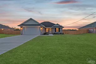 7929 Twin Lake Dr, Milton, FL 32583 - Photo 1