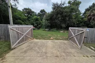 2401 W Jordan St, Pensacola, FL 32505 - Photo 1