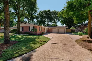 127 Loruna Dr, Gulf Breeze, FL 32561 - Photo 1