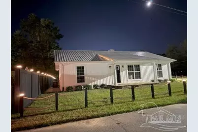 31 W Cottage St, Century, FL 32535 - Photo 1