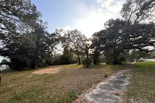 1005 W Lloyd St, Pensacola, FL 32503 - Photo 1