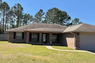 1644 Twin Pines Cir, Cantonment, FL 32533 - Photo 1