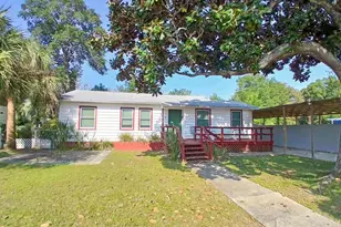 111 SE Syrcle Dr, Pensacola, FL 32507 - Photo 1