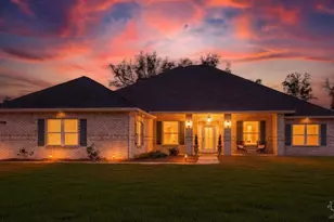 5596 Micanopy Dr, Milton, FL 32570 - Photo 1