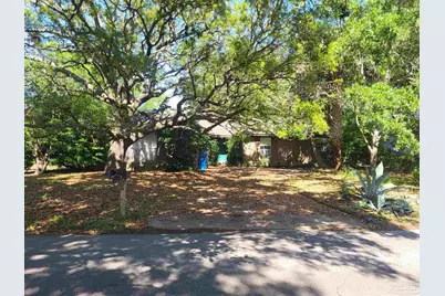 1020 Great Oaks Dr, Gulf Breeze, FL 32563 - Photo 1