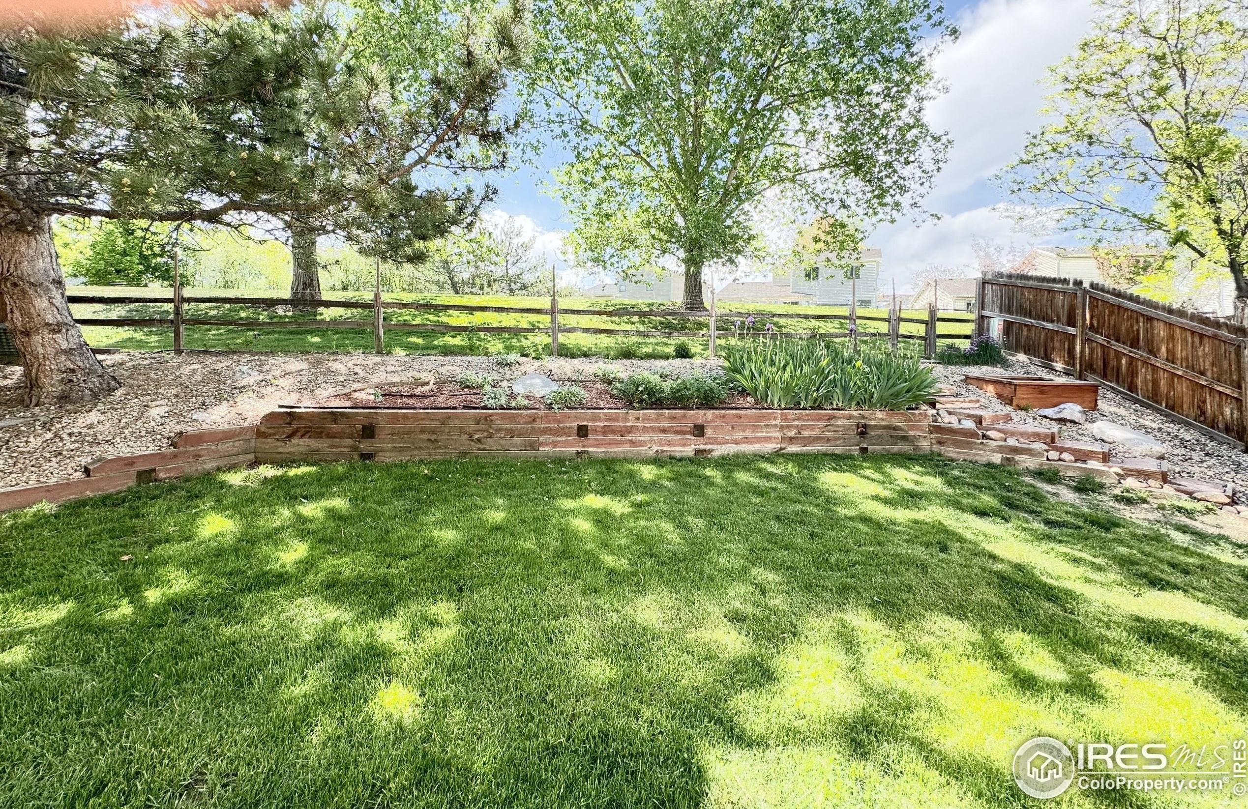1213 Button Rock Dr, Longmont, CO 80504-2258