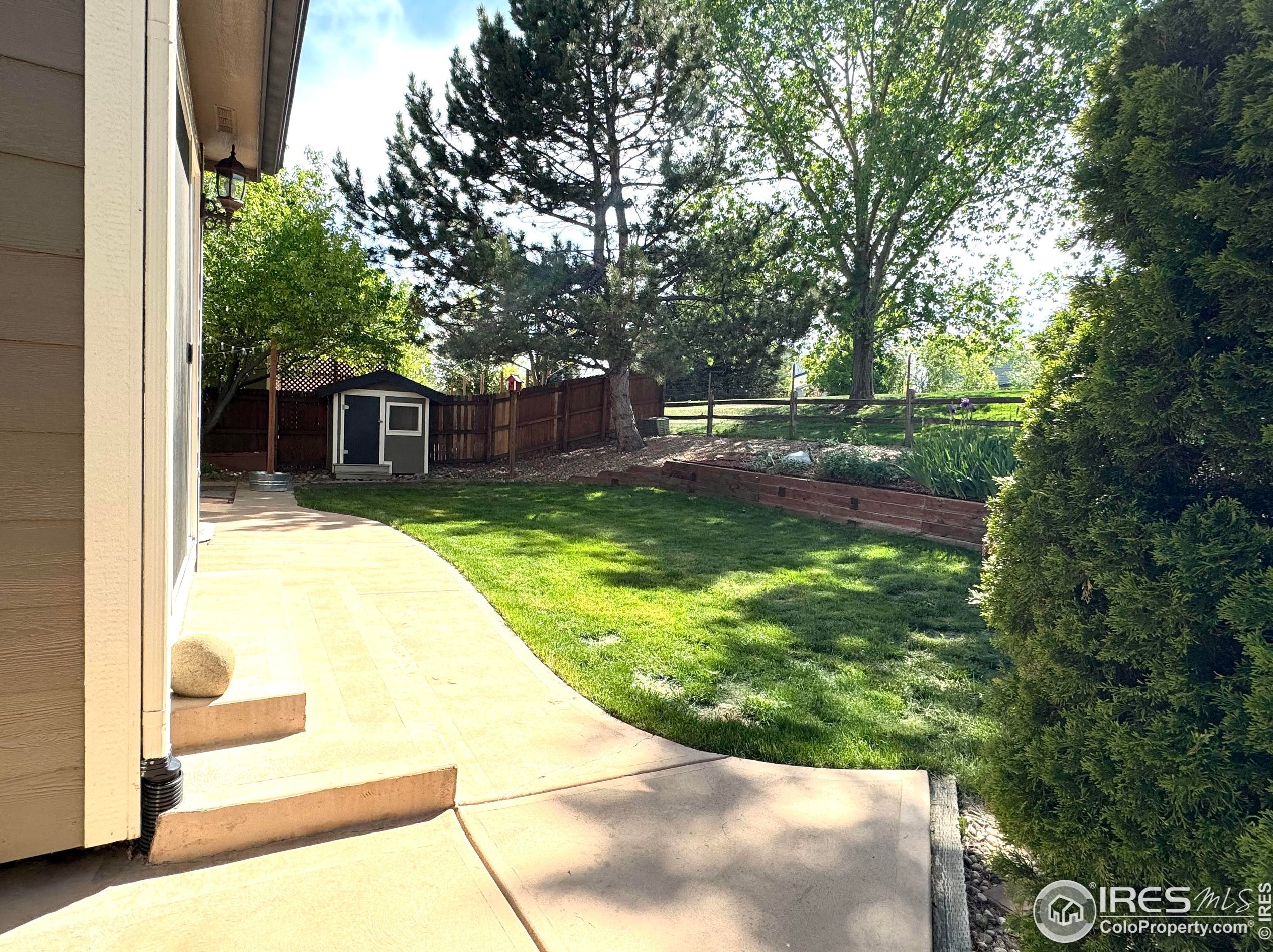 1213 Button Rock Dr, Longmont CO 80504-2258 exterior