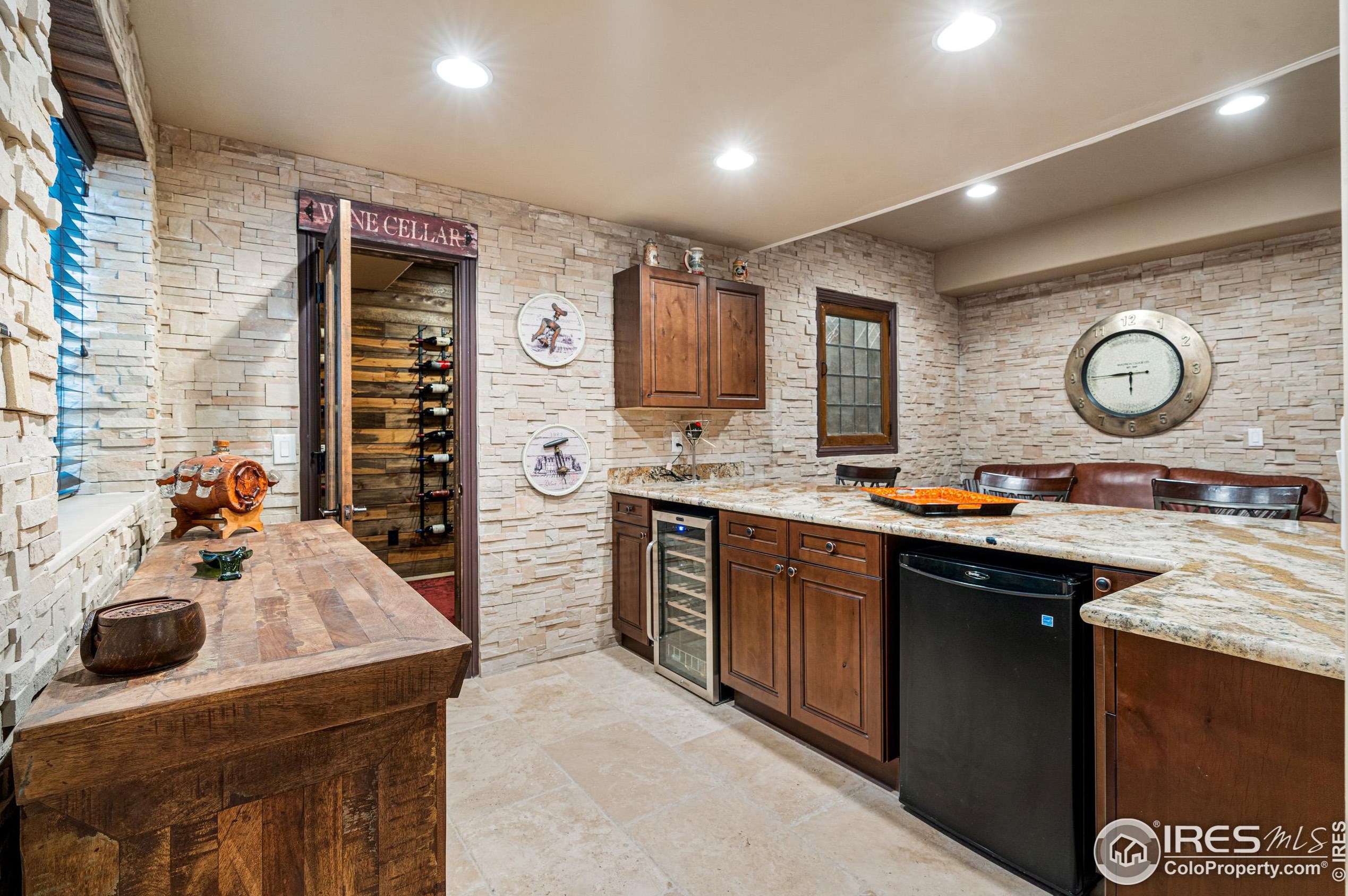 5025 Knobcone Dr, Castle Rock CO 80108-7803 exterior