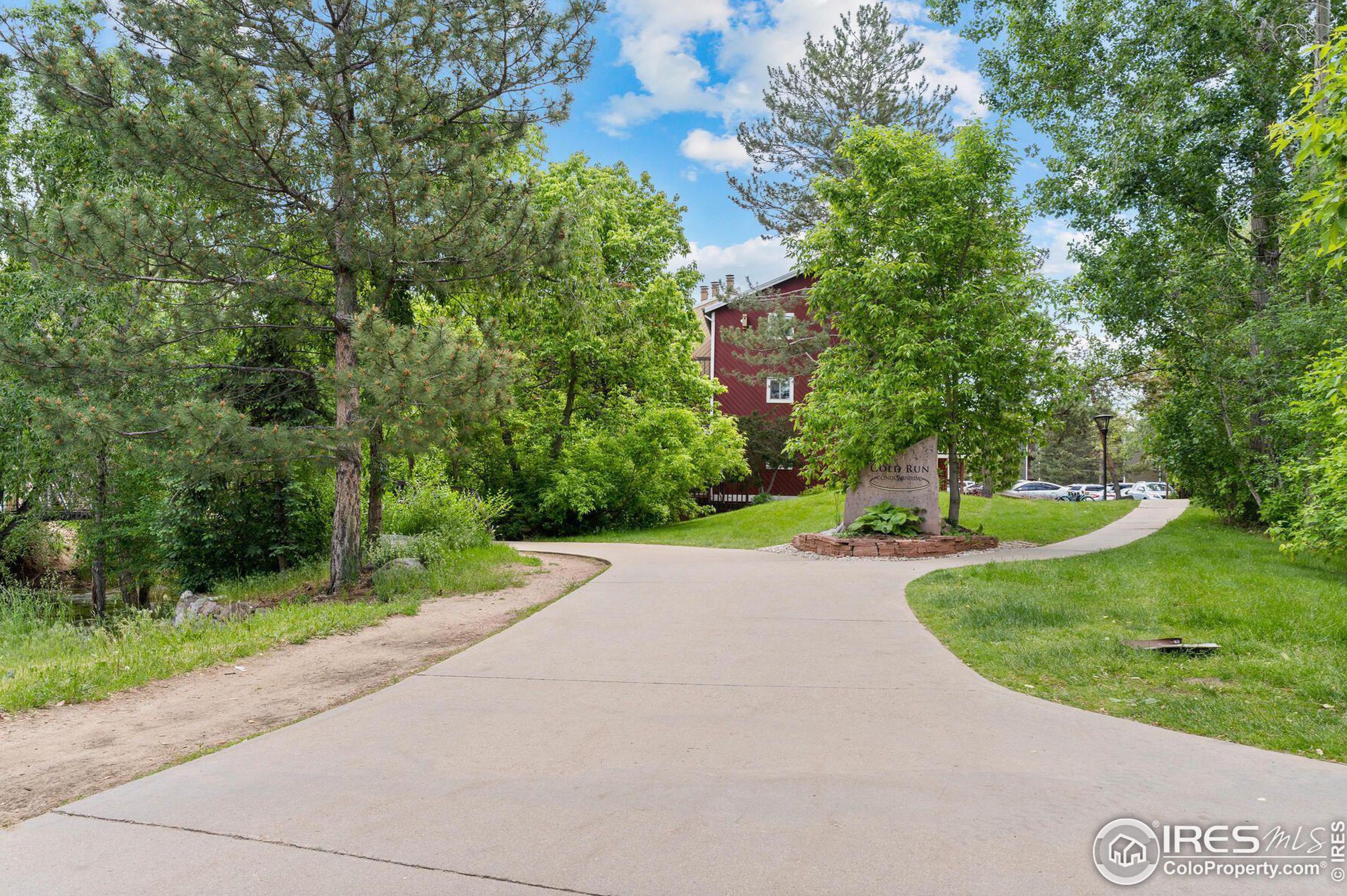 2890 Shadow Creek Dr, Boulder CO  80303-1746 exterior