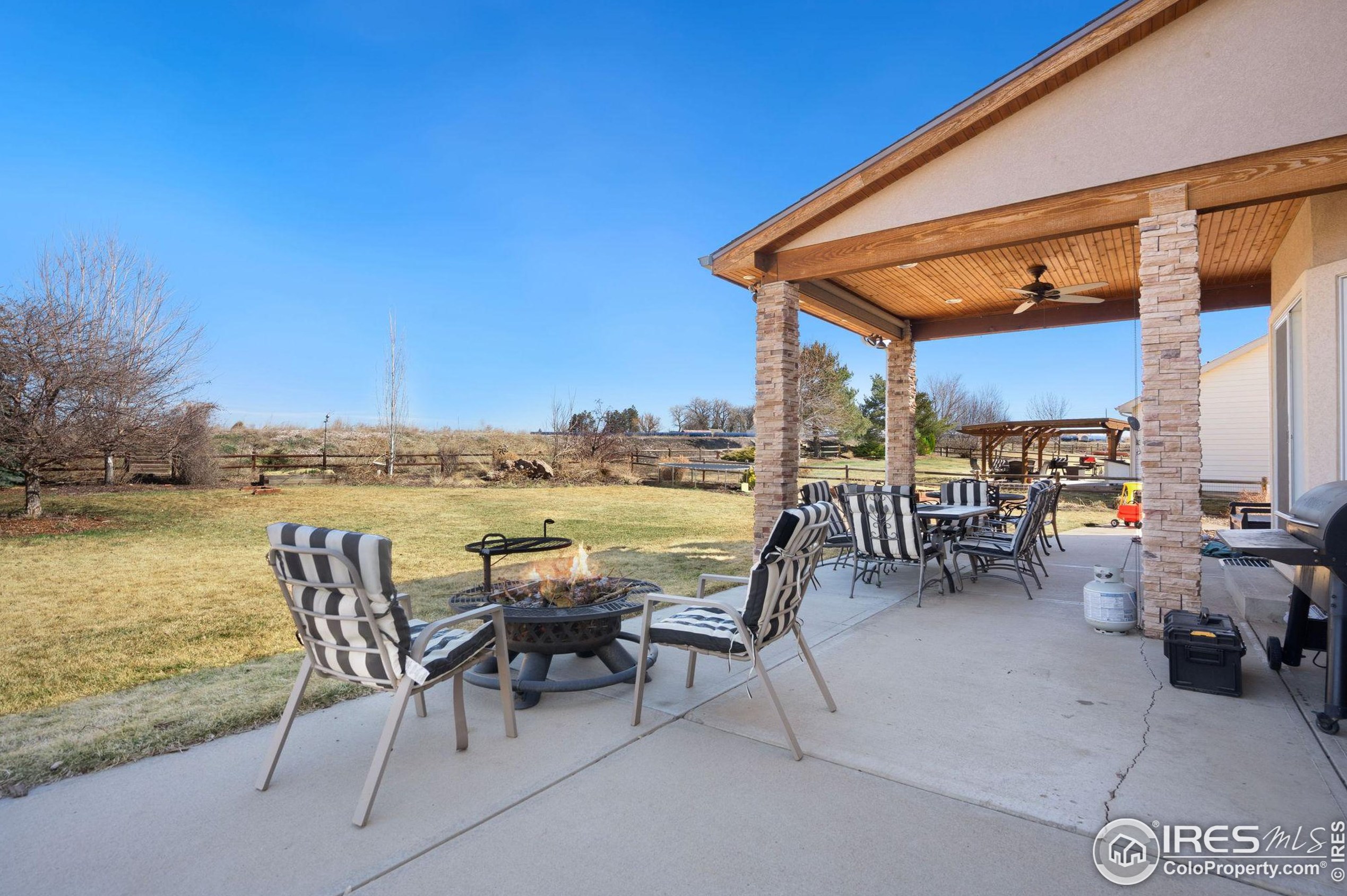 221 Camino Del Mundo, Fort Collins CO  80524-8963 exterior