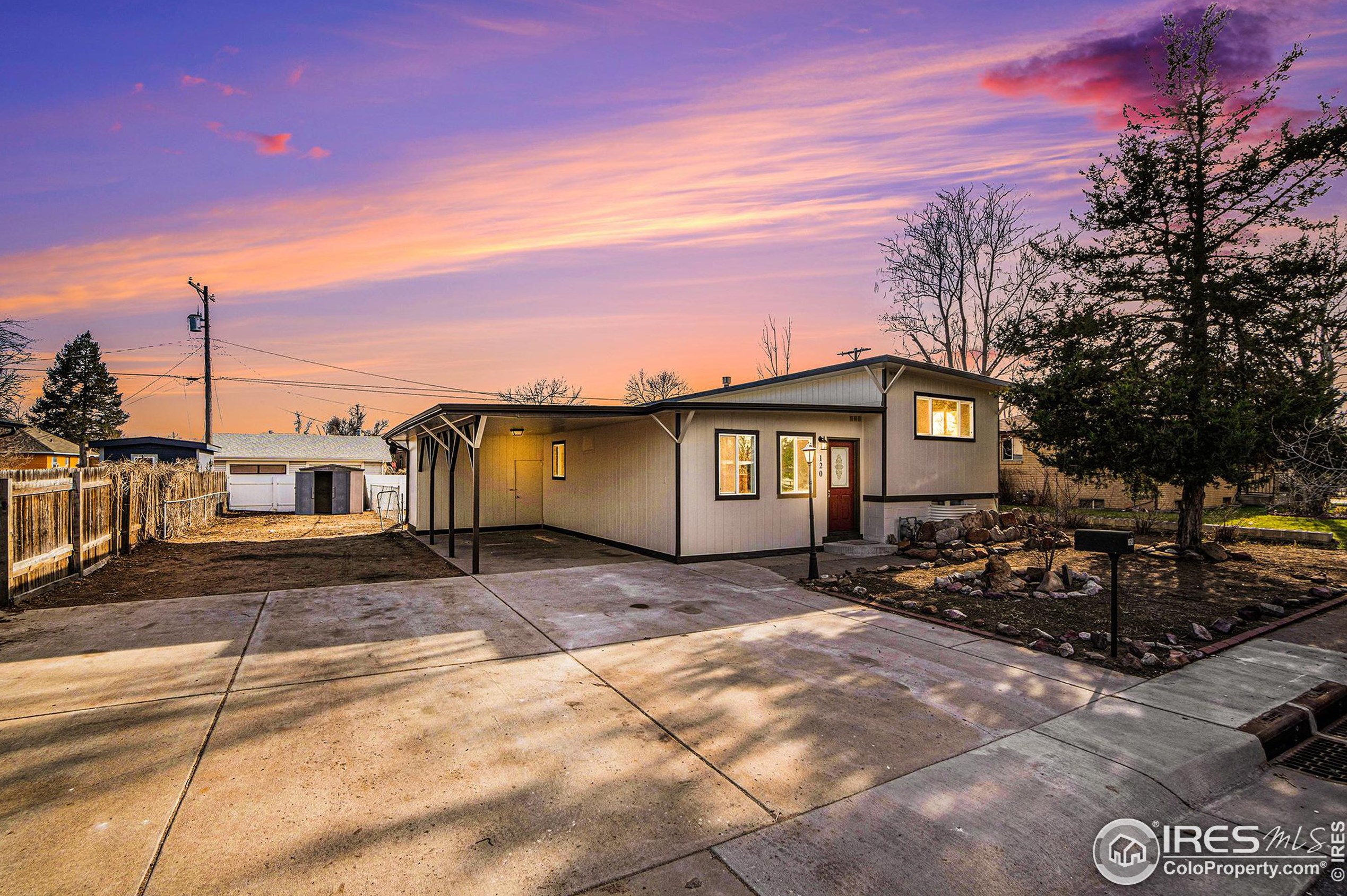 120 8th St, Wattenburg, CO 80621-2117