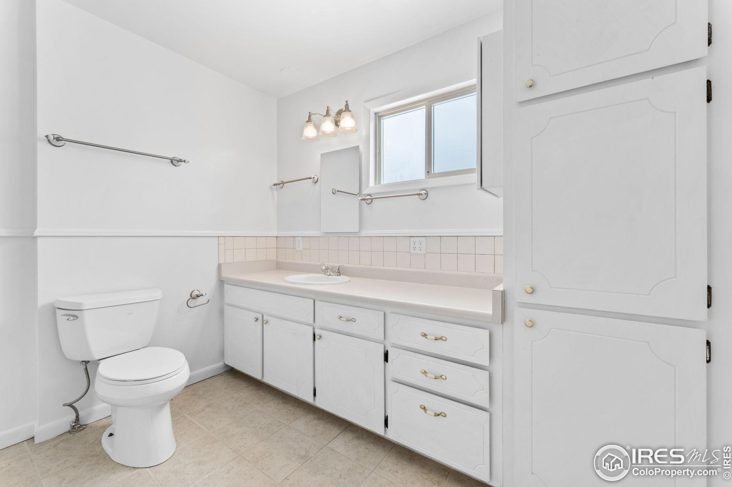 2041 Fish Creek Rd, Estes Park CO 80517-6925 exterior