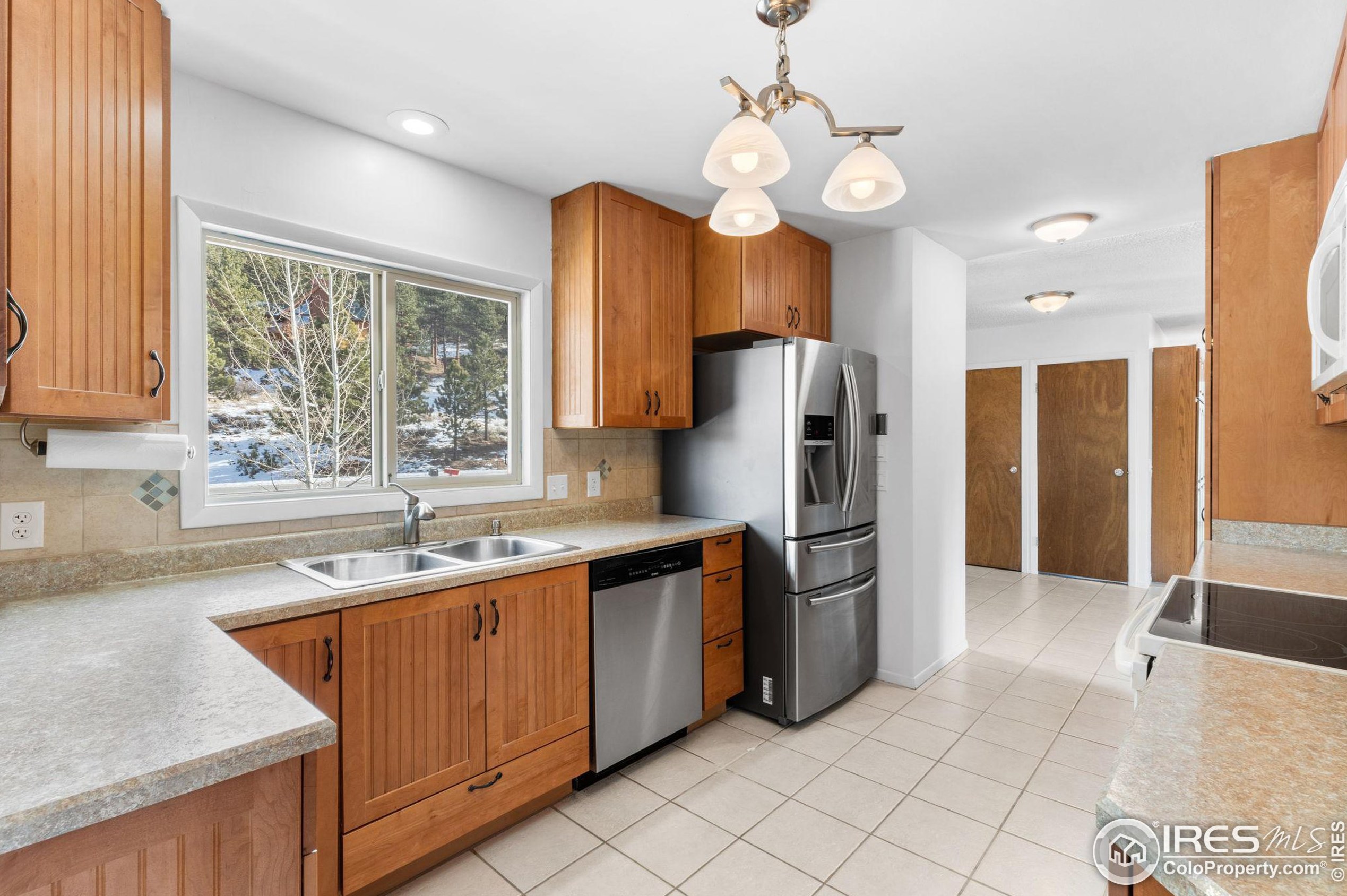 2041 Fish Creek Rd, Estes Park CO 80517-6925 exterior