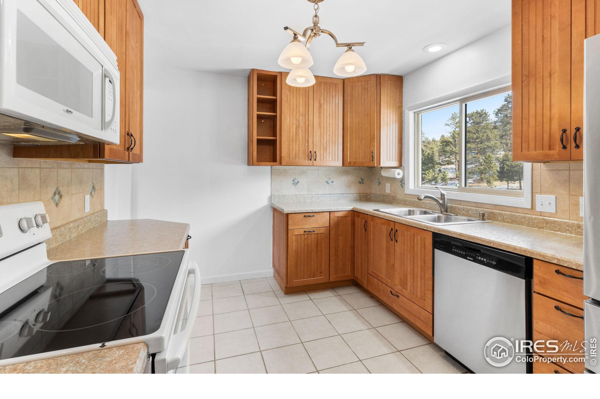 2041 Fish Creek Rd, Estes Park CO 80517-6925 exterior