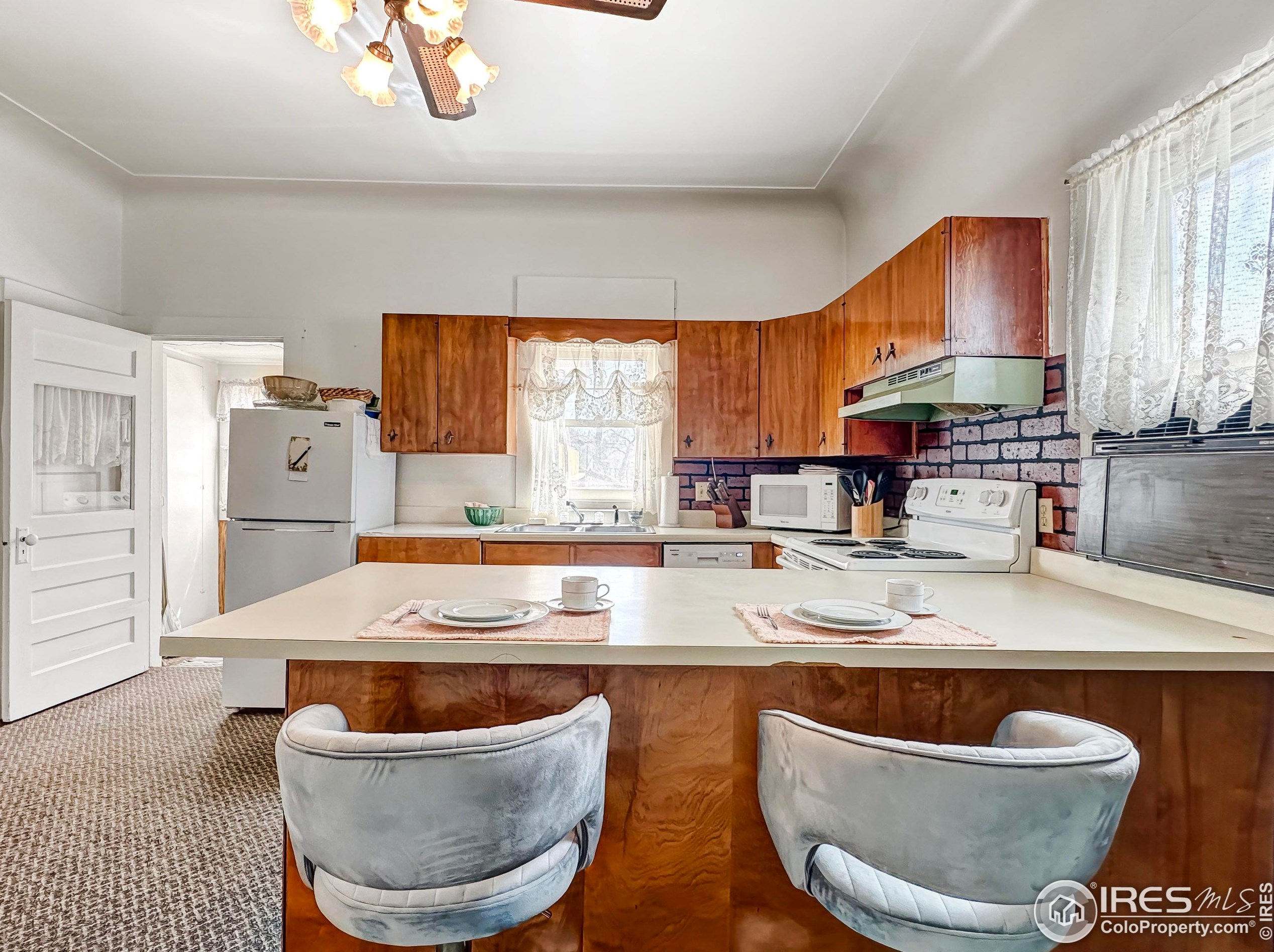 221 Denver St, Sterling CO 80751-4037 exterior