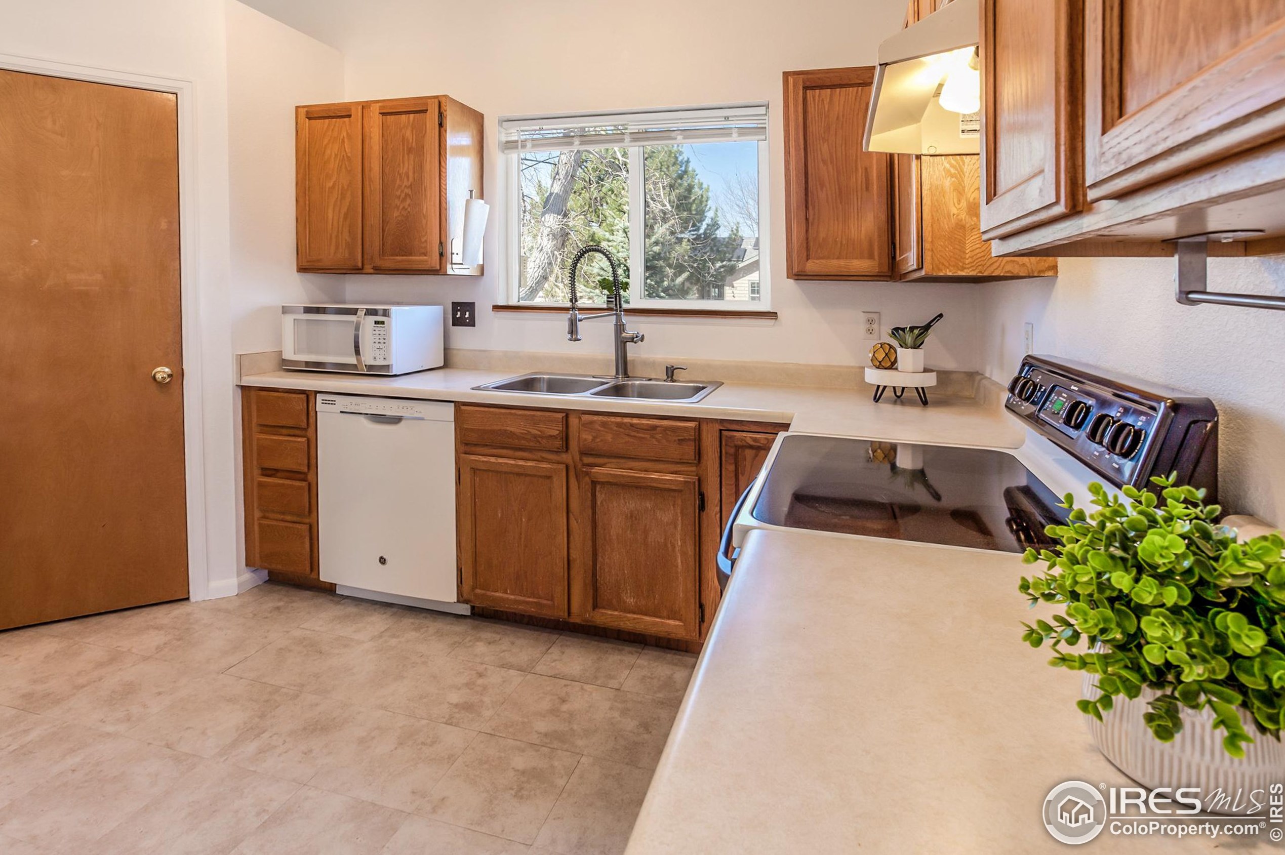 608 Meadow Dr, Fort Collins CO  80550-5739 exterior
