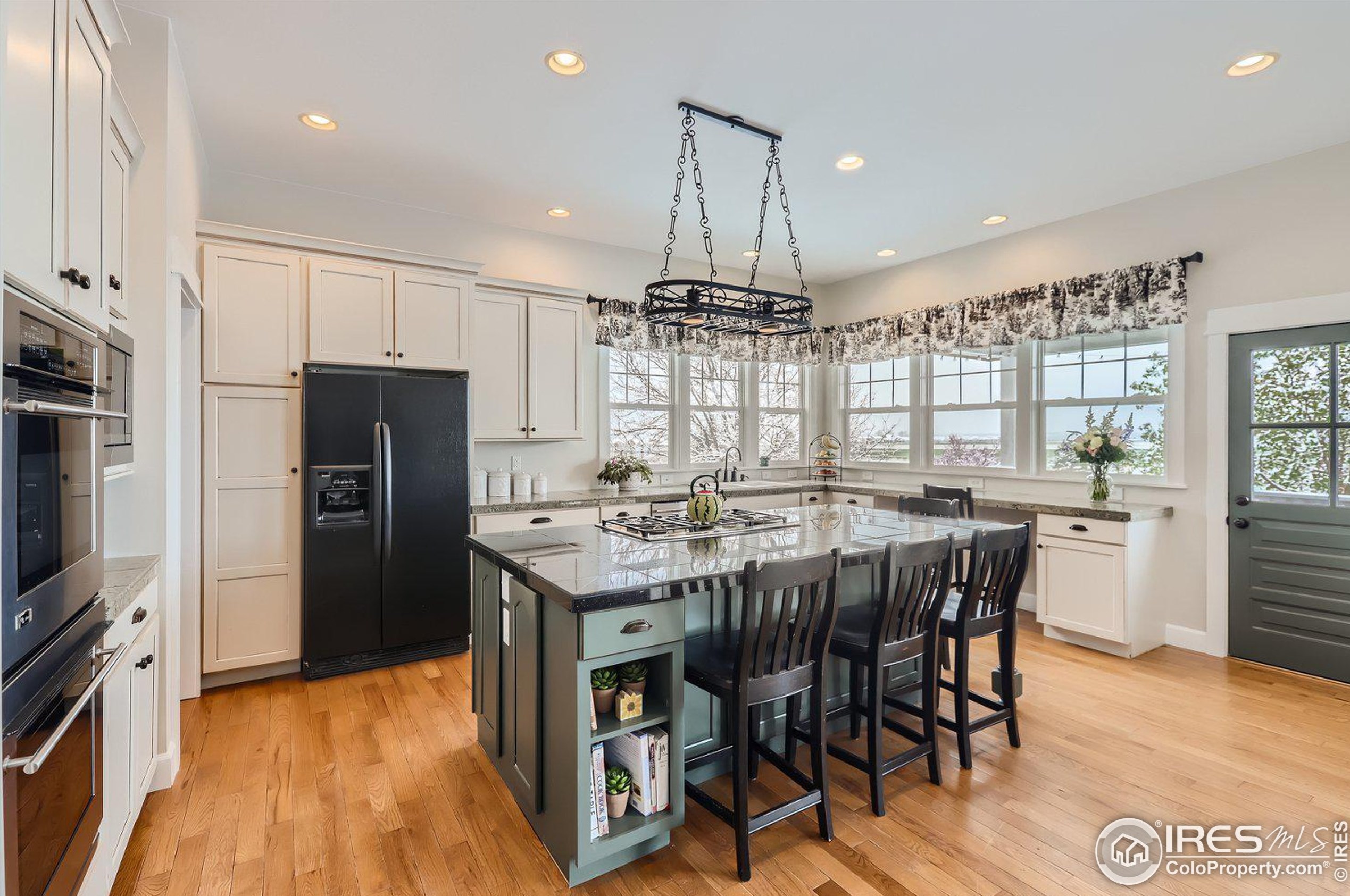 1283 Hilltop Cir, Fort Collins CO  80550-3336 exterior