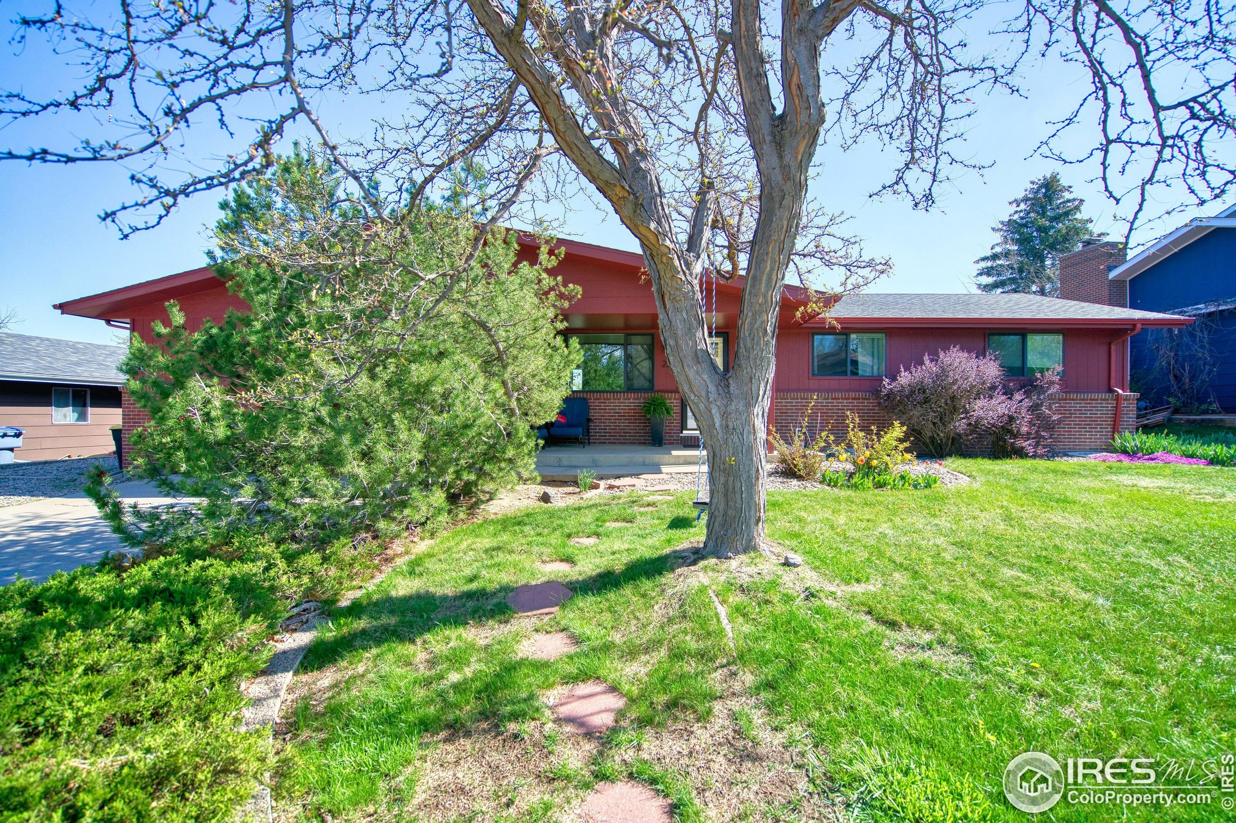 22 Burlington Dr, Longmont, CO 80501
