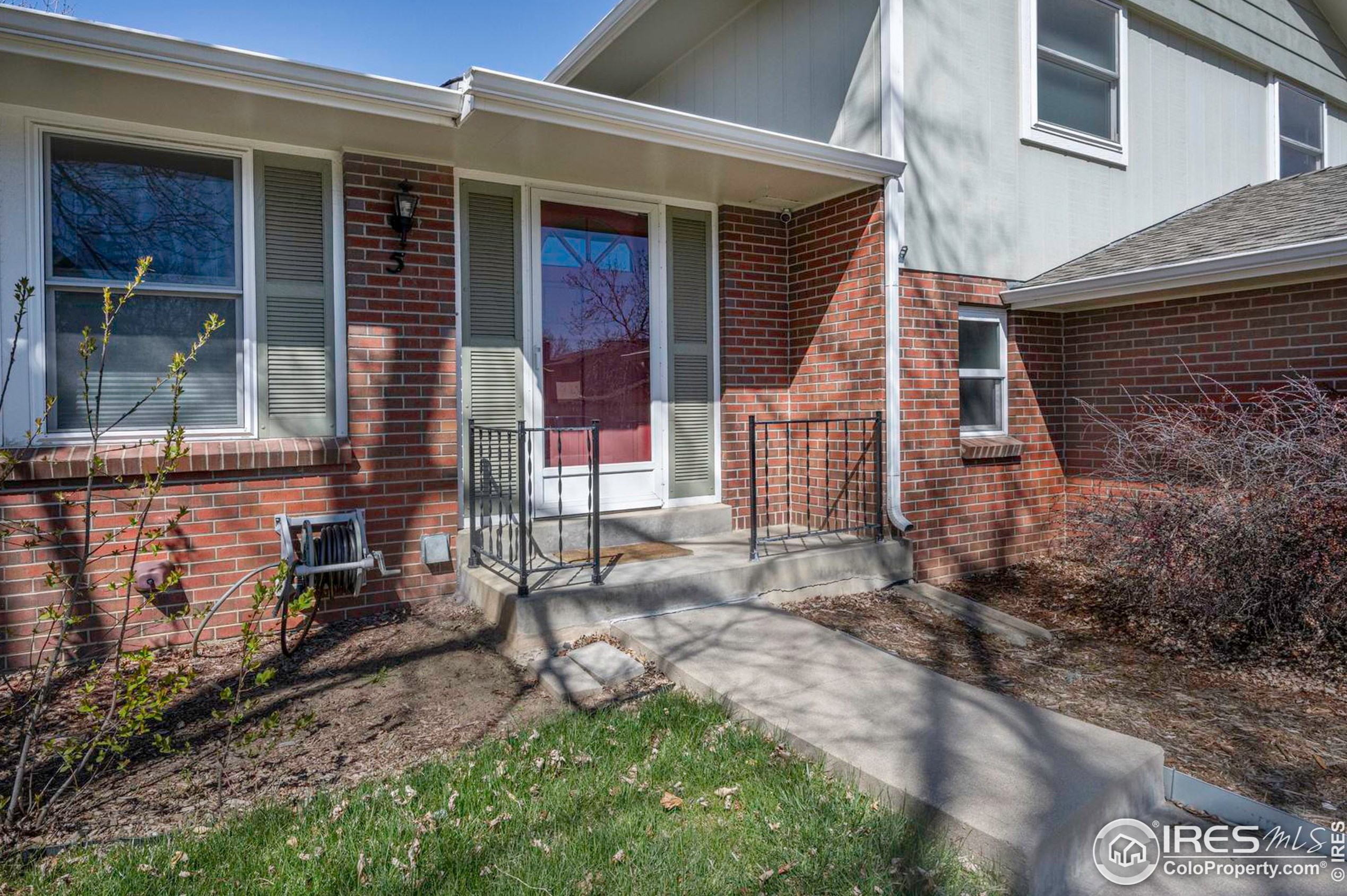 5 Dartmouth Cir, Longmont, CO 80503-2209
