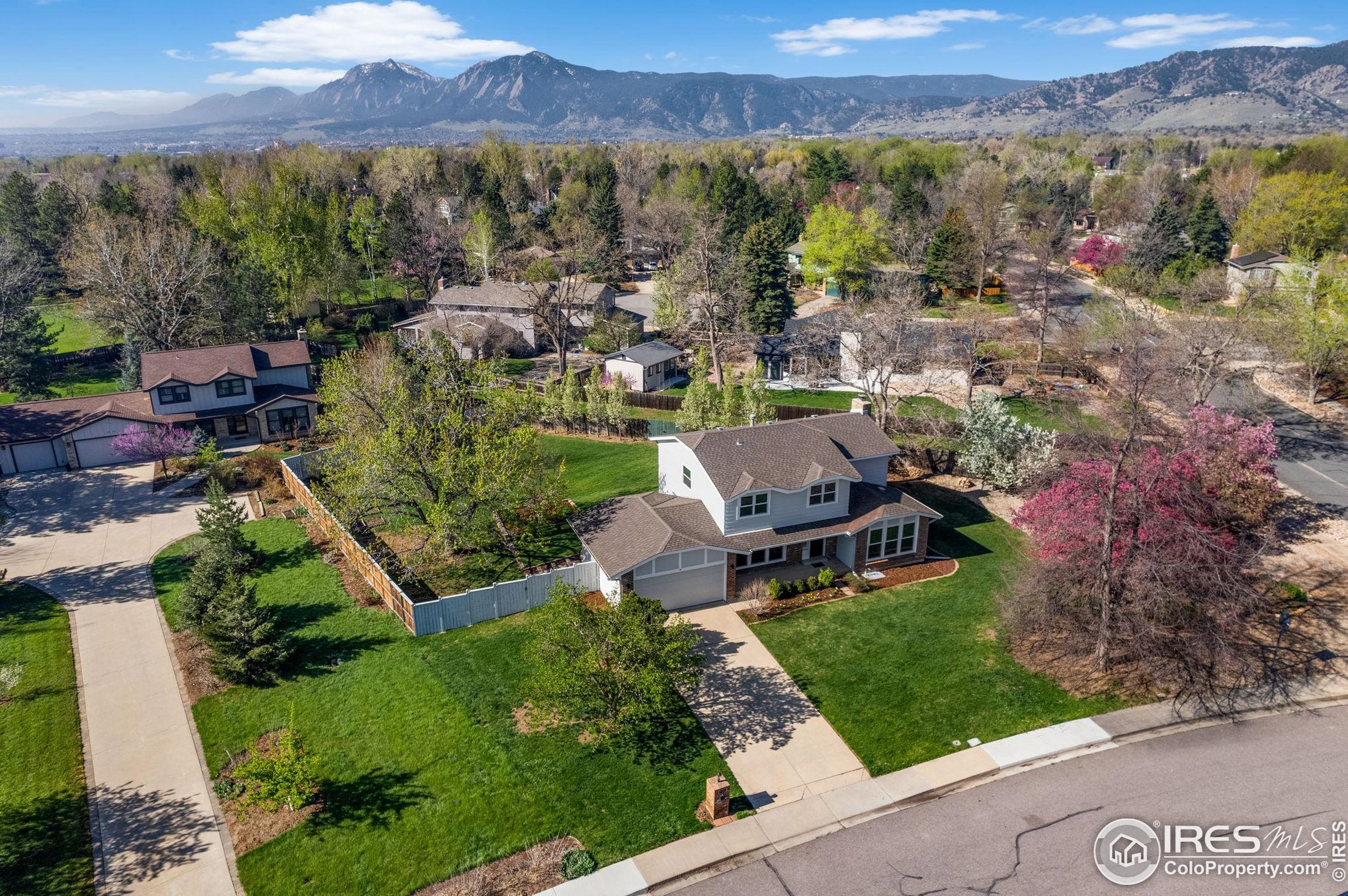 4302 Apple Way, Boulder CO  80301-1734 exterior