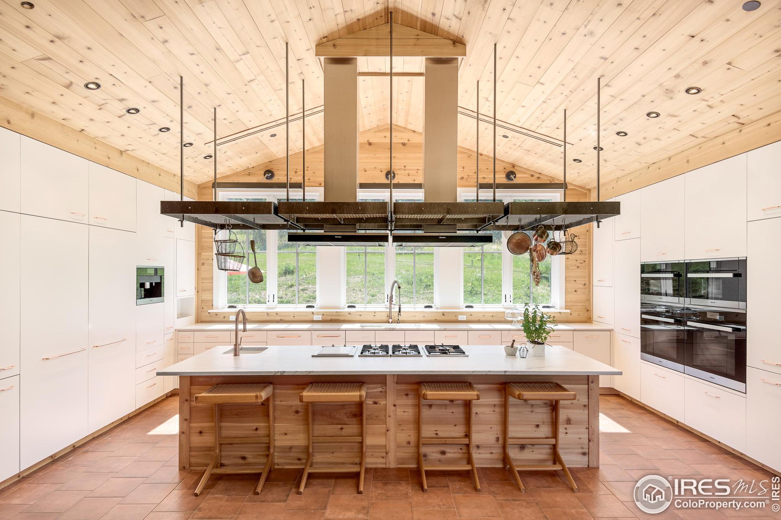 290 Elk Ridge Ln, Boulder, CO 80302-9302