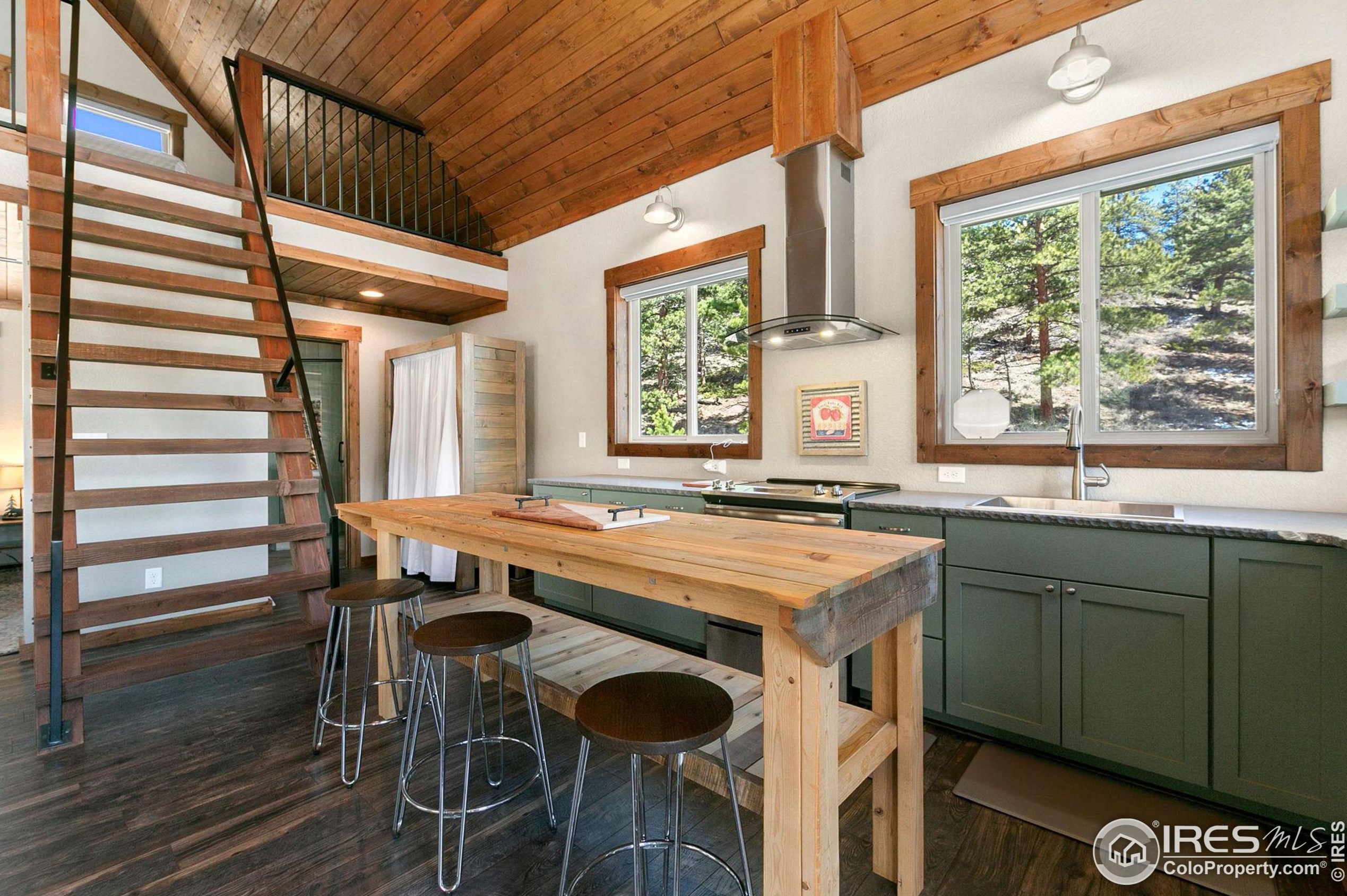 37 Caddo Rd, Red Feather Lakes CO  80545-8900 exterior