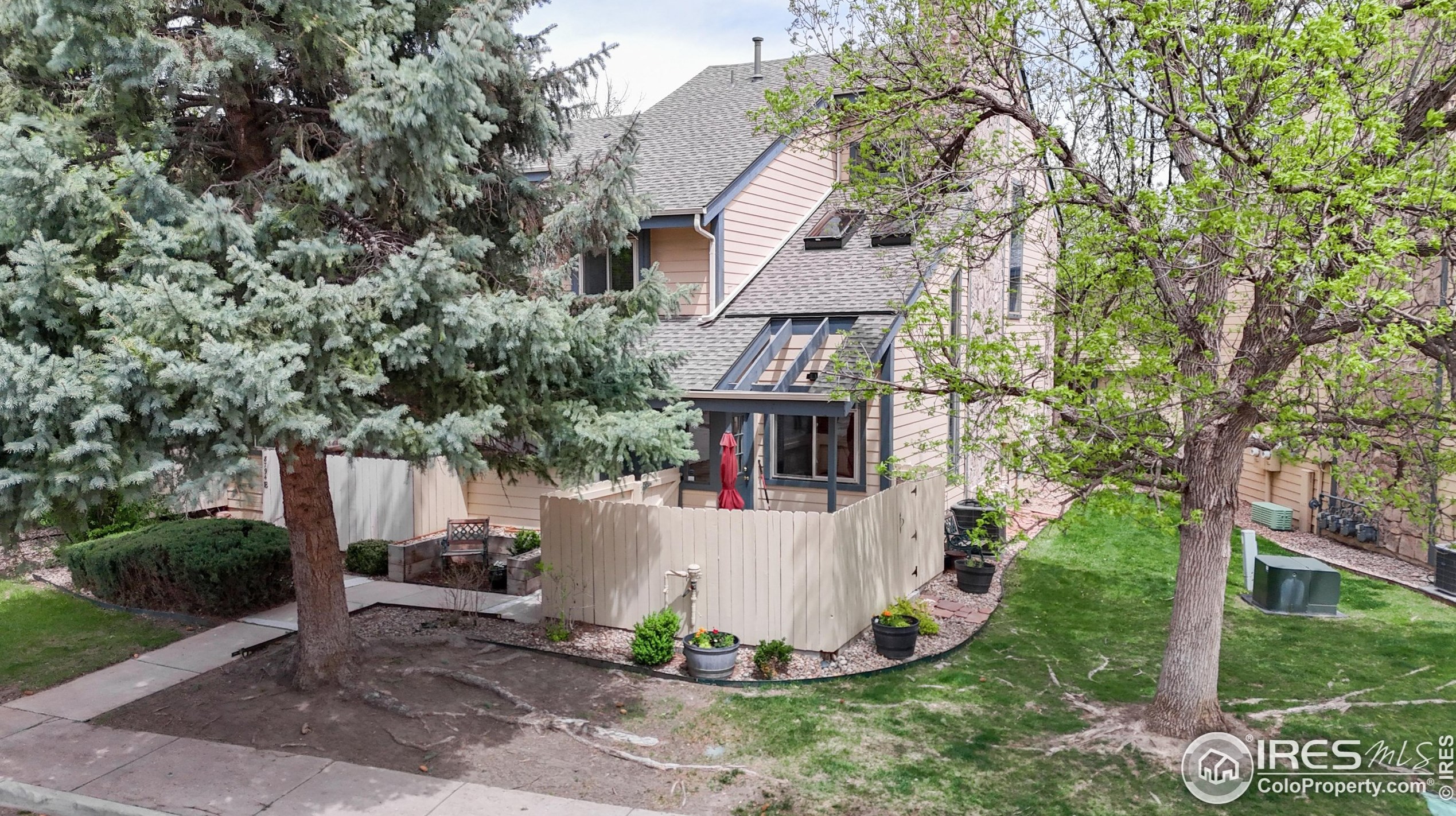 8794 Allison Dr, Arvada, CO 80005-4829
