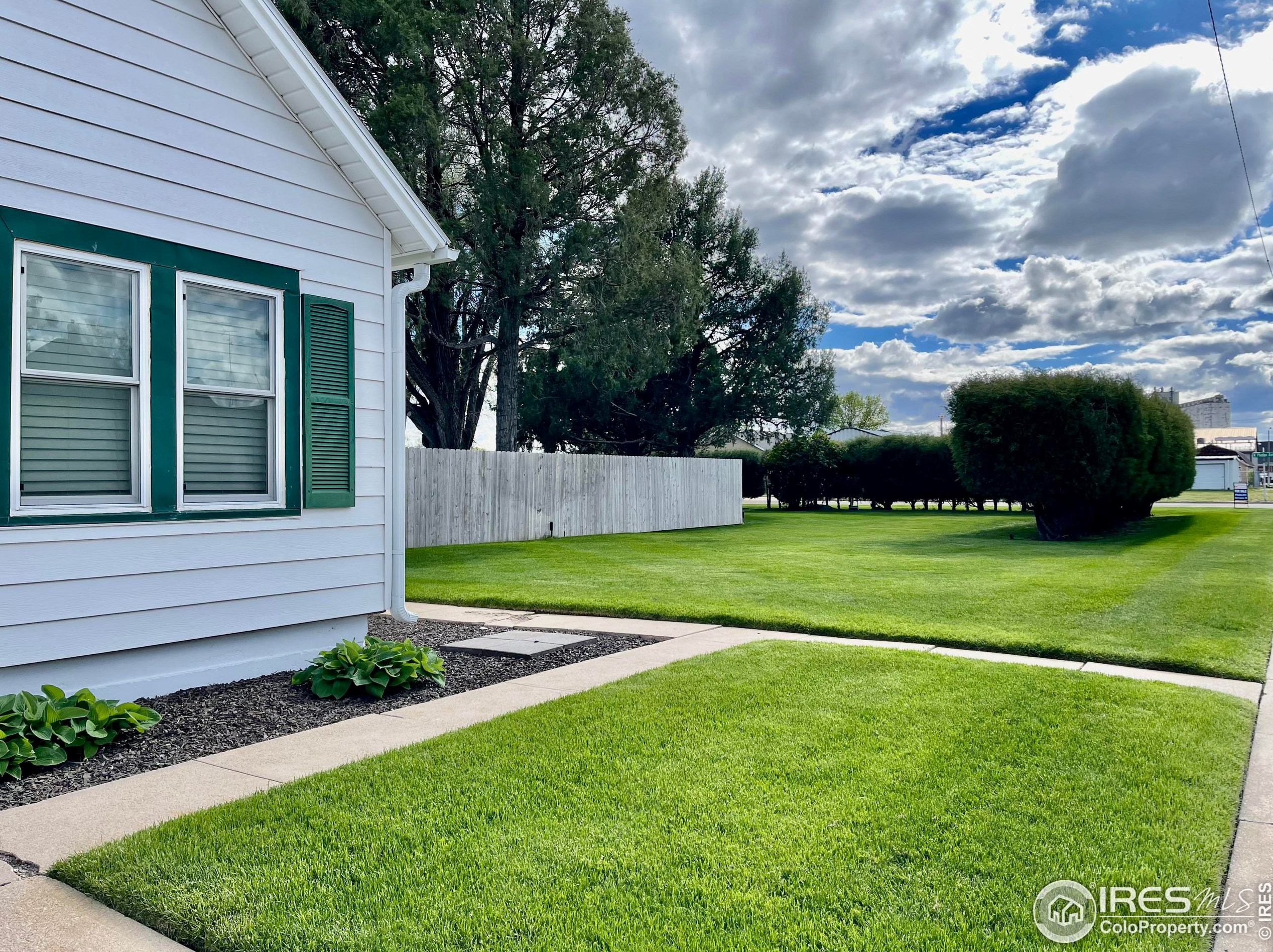 320 Carnahan St, Holyoke, CO 80734-1011