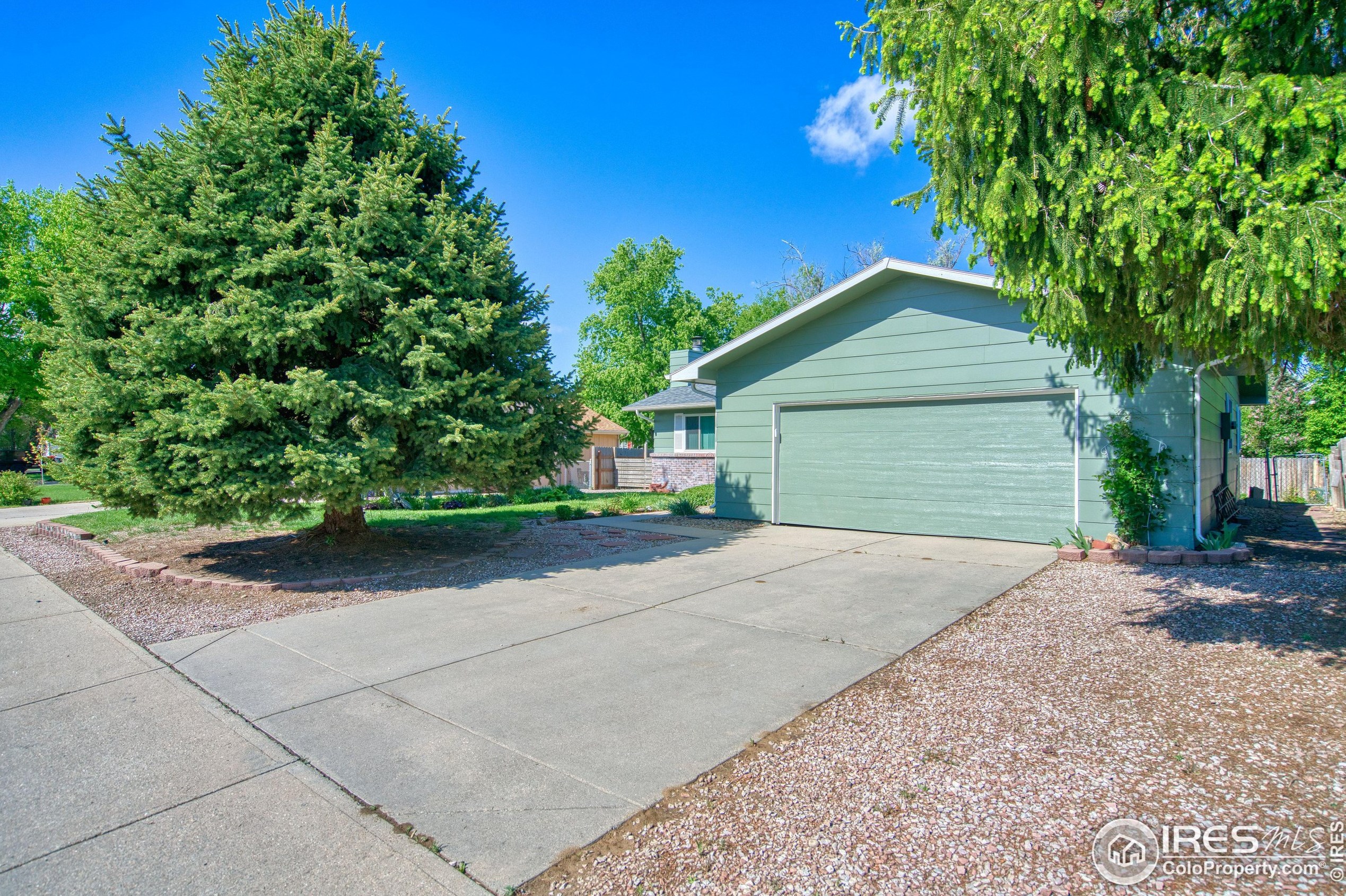 115 Maple Dr, Longmont, CO 80530-8012