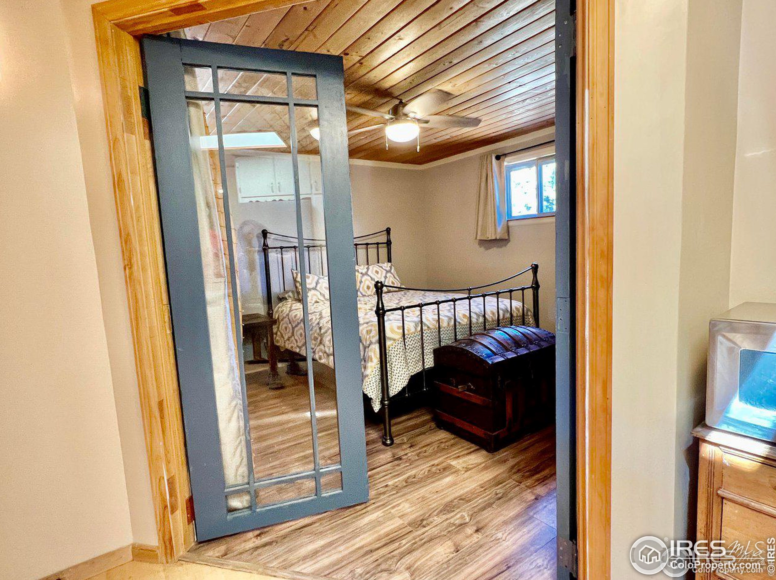 545 Pinewood Dr, Lyons CO  80540-8132 exterior