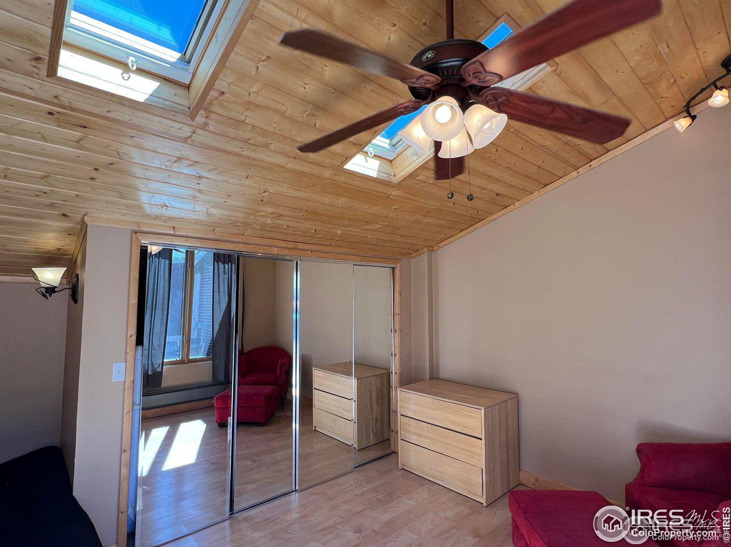 545 Pinewood Dr, Lyons CO  80540-8132 exterior